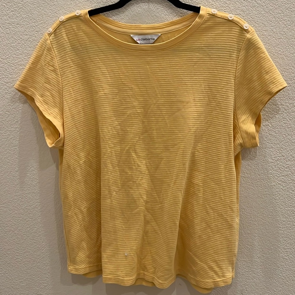 68. LIZ CLAIBORNE YELLOW SHORT SLEEVES TOP XL